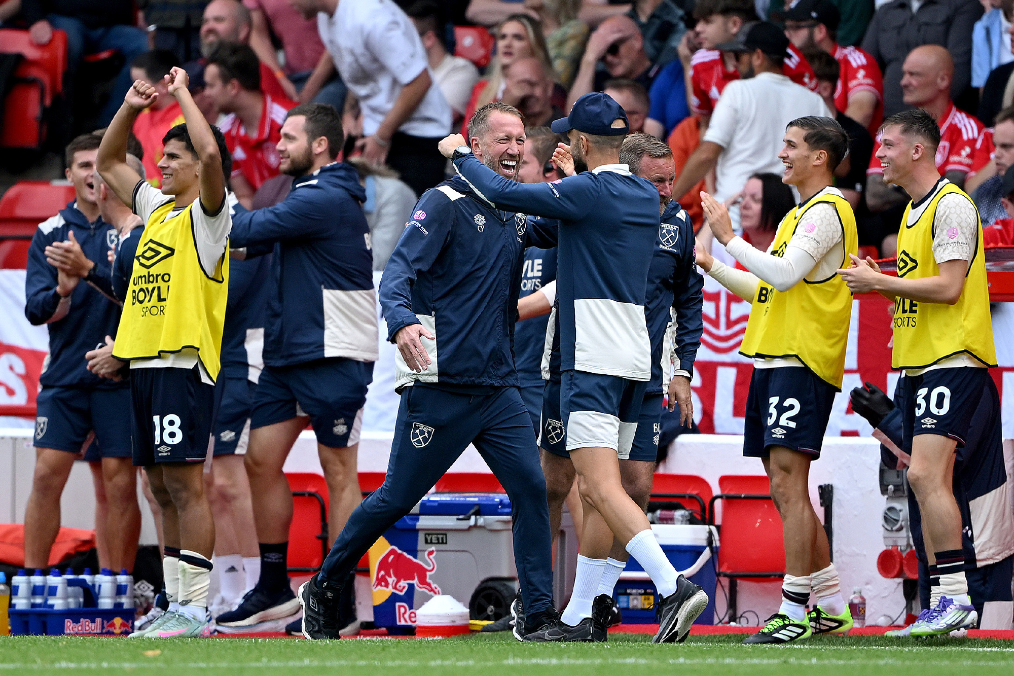 开云足球直播 -包含欧联转会期再迎强敌；埃因霍温止住颓势；主帅态度：信心回归；团队化学反应显著的词条