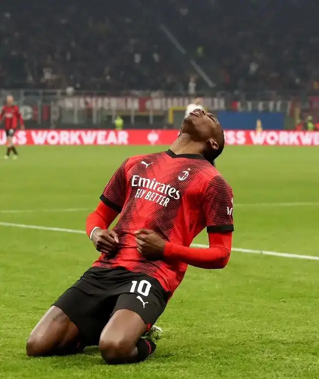 开云app官方下载 -关于阿贾克斯训练开放日，关键时刻迎来里程碑引欢呼，意大利杯在即，细节决定成败的信息